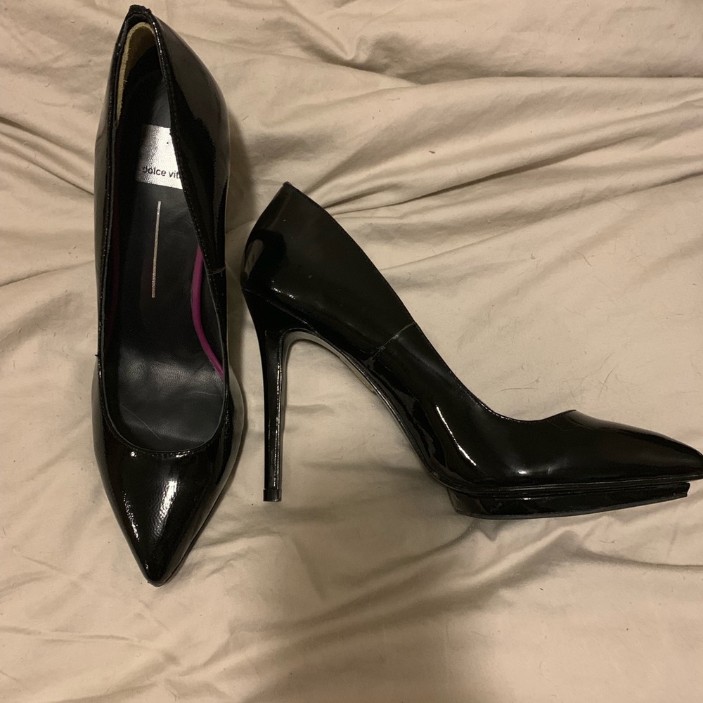 Dolce Vita Patent leather pointy toed pumps